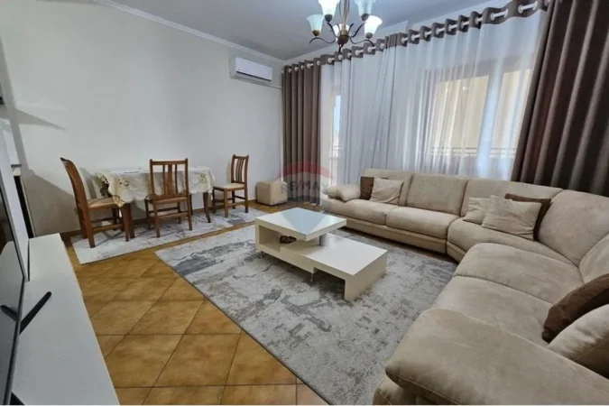 Tirane, jepet me qera apartament Kati 8, 107 m² 700 € (komuna e parisit)