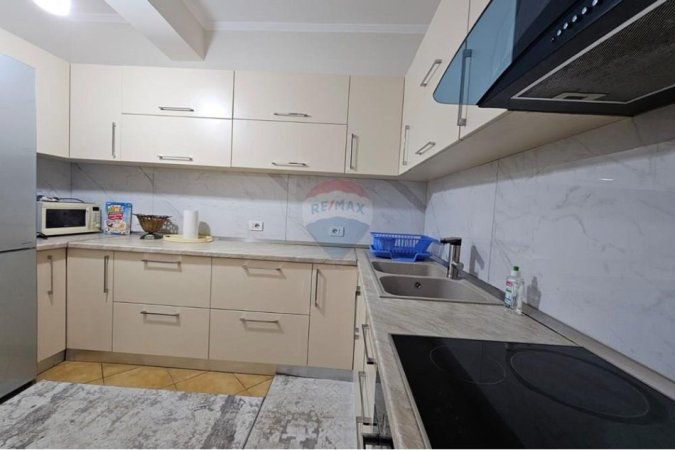Tirane, jepet me qera apartament Kati 8, 107 m² 700 € (komuna e parisit)