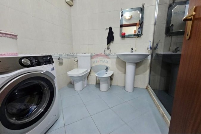 Tirane, jepet me qera apartament Kati 8, 107 m² 700 € (komuna e parisit)