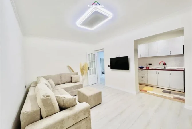 Tirane, jepet me qera apartament 1+1 Kati 3, 65 m² 625 € (Rruga Gjik Kuqali)