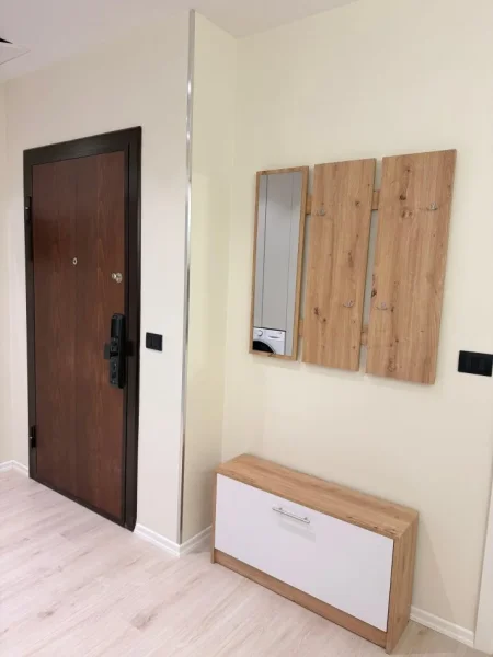 Tirane, jepet me qera apartament 1+1+Ballkon Kati 3, qera 750 € (Zona e Liceut, pranë RTSH-së)