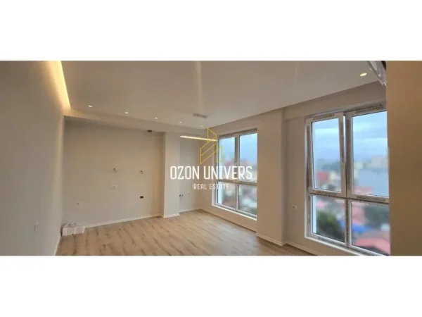 Tirane, jepet me qera apartament 1+1+Ballkon Kati 6, 61 m² 700 € (Komuna e Parisit)