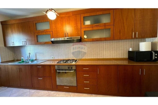 Tirane, jepet me qera apartament Kati 3, 107 m² 700 € (Prane kompleksit "Colombo")