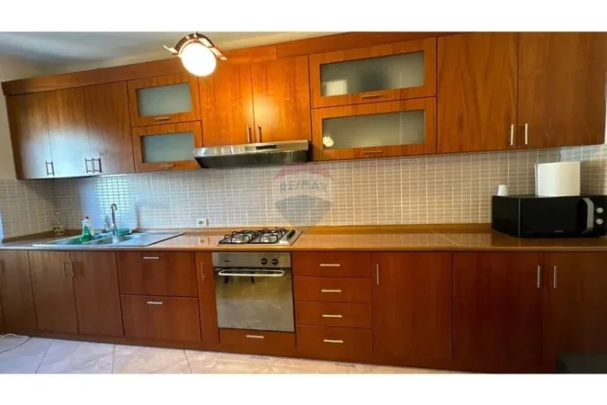 Tirane, jepet me qera apartament Kati 3, 107 m² 700 € (Prane kompleksit "Colombo")