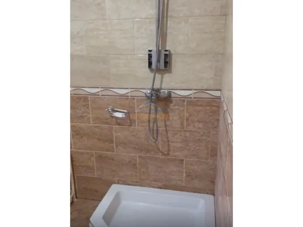 Tirane, jepet me qera apartament 2+1 Kati 2, 75 m² 500 € (porcelan)