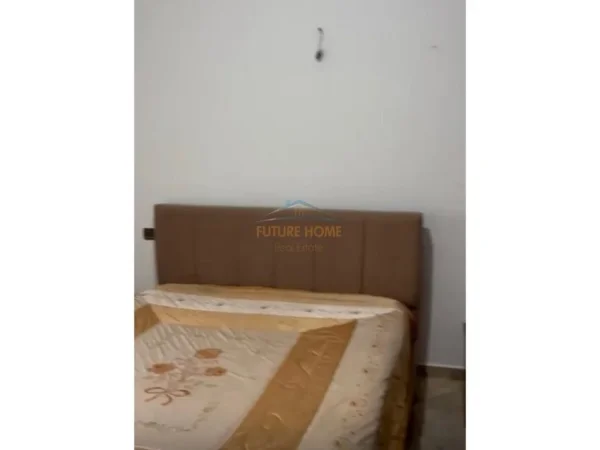 Tirane, jepet me qera apartament 2+1 Kati 2, 75 m² 500 € (porcelan)