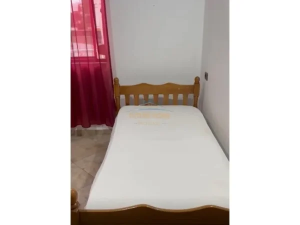 Tirane, jepet me qera apartament 2+1 Kati 2, 75 m² 500 € (porcelan)