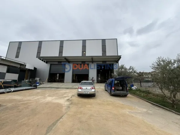 Tirane, jepet me qera ambjent biznesi , 620 m² 1.900 € (Kashar)