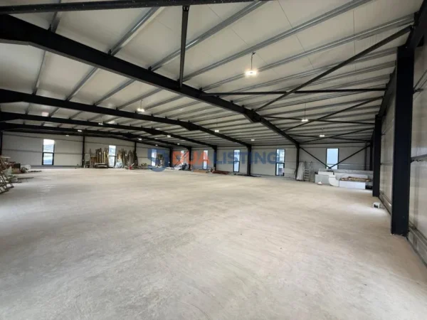 Tirane, jepet me qera ambjent biznesi , 620 m² 1.900 € (Kashar)