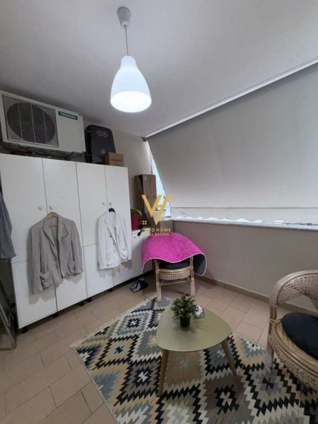 Tirane, jepet me qera apartament 2+1+Ballkon Kati 4, 100 m² 800 € (ISH EKSPOZITA SOT)