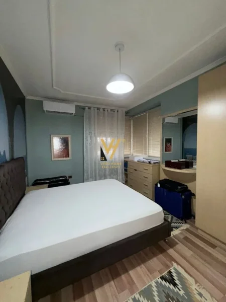 Tirane, jepet me qera apartament 2+1+Ballkon Kati 4, 100 m² 800 € (ISH EKSPOZITA SOT)