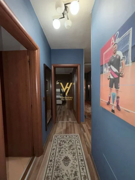 Tirane, jepet me qera apartament 2+1+Ballkon Kati 4, 100 m² 800 € (ISH EKSPOZITA SOT)