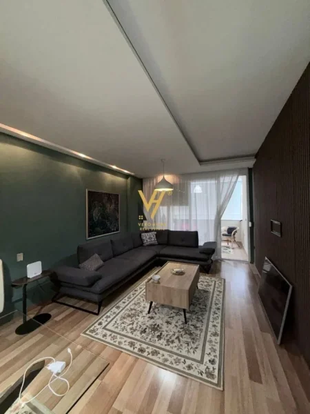 Tirane, jepet me qera apartament 2+1+Ballkon Kati 4, 100 m² 800 € (ISH EKSPOZITA SOT)
