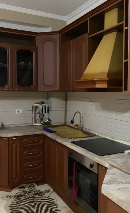 Tirane, jepet me qera apartament 2+1+Ballkon Kati 4, 110 m² 600 € (Astir (afër Vilës L))