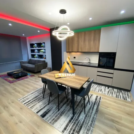 Tirane, jepet me qera apartament 2+1+Ballkon Kati 6, 100 m² 650 € (Mikel maruli)