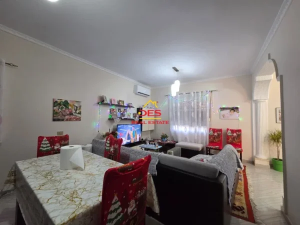Vlore, shitet shtepi 2+1+Ballkon Kati 0, 100 m² 240.000 € (Kuzum Baba)
