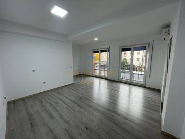 Tirane, jepet me qera apartament 1+1 Kati 1, 64 m² 500 € (Rruga Frosina Plaku, 21 Dhjetori)