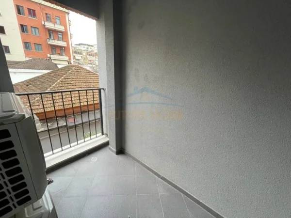 Tirane, jepet me qera apartament 1+1 Kati 1, 64 m² 500 € (Rruga Frosina Plaku, 21 Dhjetori)