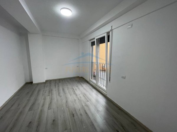 Tirane, jepet me qera apartament 1+1 Kati 1, 64 m² 500 € (Rruga Frosina Plaku, 21 Dhjetori)
