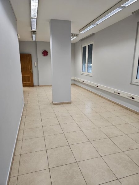 Tirane, jepet me qera zyre , 126 m² 1.200 € (Rruga e Kavajës)
