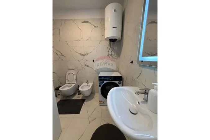 Tirane, jepet me qera 2+1 Kati 1, 84 m²