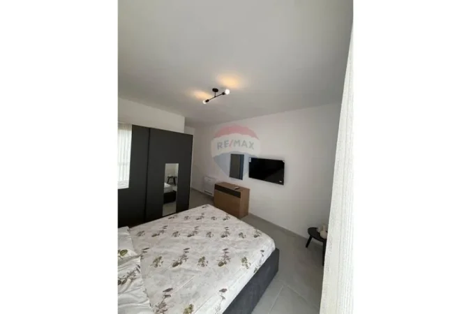 Tirane, jepet me qera 2+1 Kati 1, 84 m²