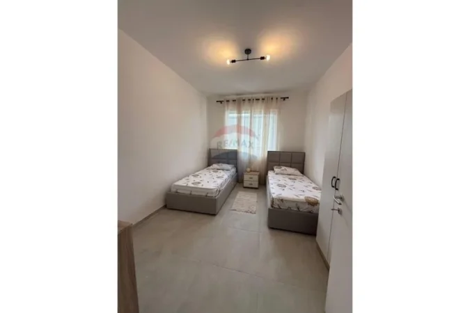 Tirane, jepet me qera 2+1 Kati 1, 84 m²