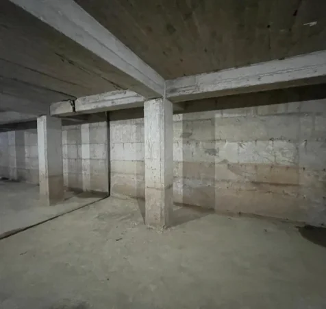 Tirane, shitet garazh | post parkimi Kati -1, 16 m² (Ish Tregu Elektrik)
