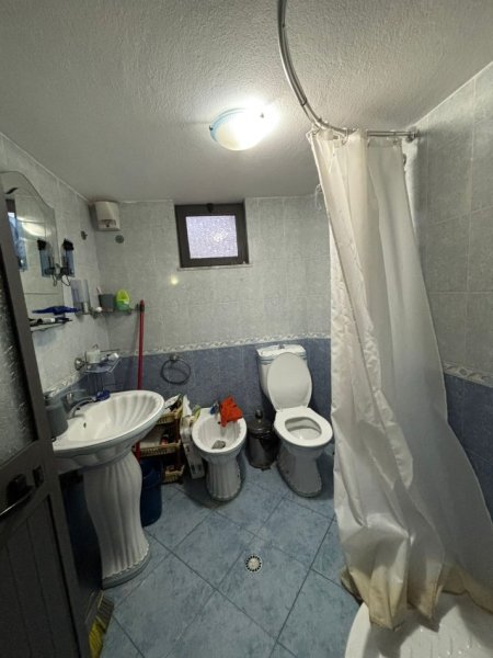 Tirane, jepet me qera apartament 2+1+Ballkon Kati 2, 85 m² 500 € (BULEVARDI I RI)