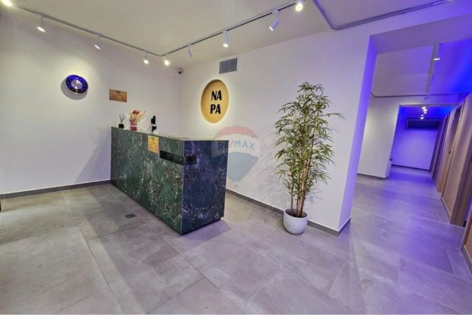 Tirane, jepet me qera dyqan Kati -1, 130 m² 1.600 € 