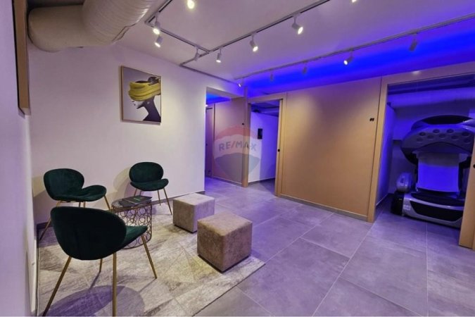 Tirane, jepet me qera dyqan Kati -1, 130 m² 1.600 € 