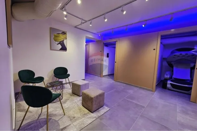 Tirane, jepet me qera dyqan Kati -1, 130 m² 1.600 € 