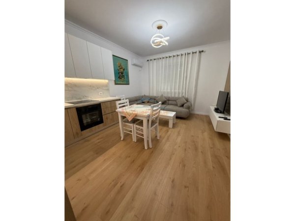 Tirane, jepet me qera apartament 2+1 Kati 6, 75 m² 600 € (Rruga Kongresi i Manastirit)