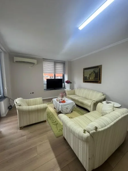 Tirane, jepet me qera apartament , 110 m² 1.300 € (Qender)
