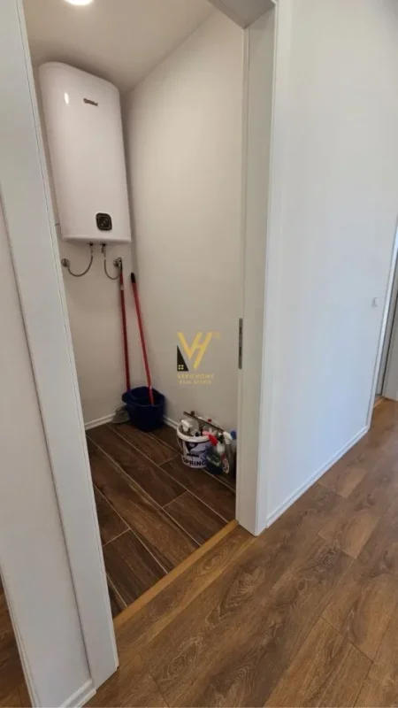 Tirane, jepet me qera zyre Kati 3, 130 m² 1.700 € (LAKEVIEW RESIDENCE)