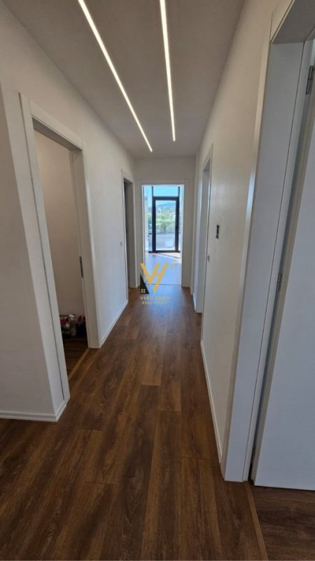 Tirane, jepet me qera zyre Kati 3, 130 m² 1.700 € (LAKEVIEW RESIDENCE)