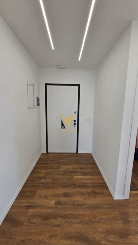 Tirane, jepet me qera zyre Kati 3, 130 m² 1.700 € (LAKEVIEW RESIDENCE)