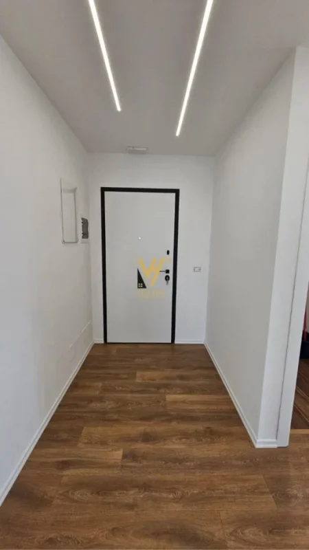 Tirane, jepet me qera zyre Kati 3, 130 m² 1.700 € (LAKEVIEW RESIDENCE)