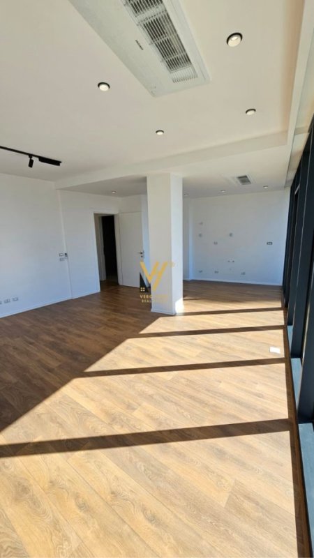 Tirane, jepet me qera zyre Kati 3, 130 m² 1.700 € (LAKEVIEW RESIDENCE)