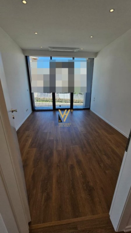 Tirane, jepet me qera zyre Kati 3, 130 m² 1.700 € (LAKEVIEW RESIDENCE)