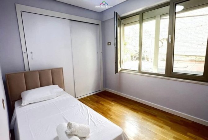 Tirane, jepet me qera apartament 2+1 Kati 1, 96 m² 1.000 € (Rruga Bardhok Biba)