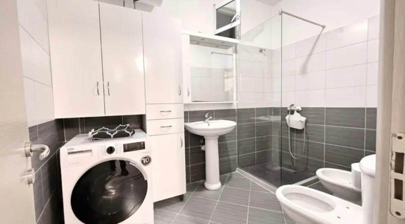Tirane, jepet me qera apartament 2+1+Aneks+Ballkon Kati 7, 112 m² 650 € (Rruga Mikel Maruli)