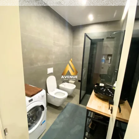 Tirane, jepet me qera apartament 2+1+Ballkon Kati 9, 110 m² 1.500 € (Liman kaba)