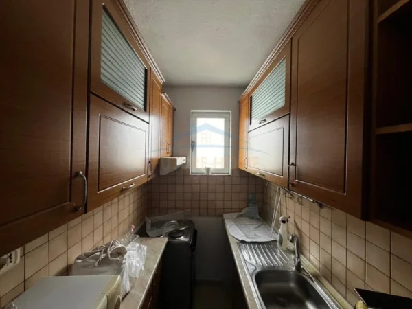 Shqiperi, jepet me qera apartament 2+1 Kati 5, 80 m² 450 € (LAPRAKE)