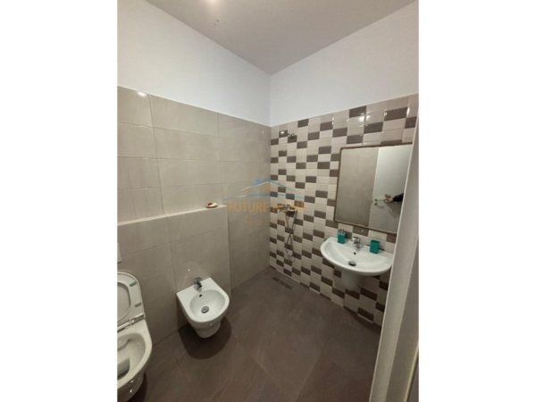 Tirane, jepet me qera apartament 2+1+2 Kati 1, 112 m² 700 € (DON BOSKO)