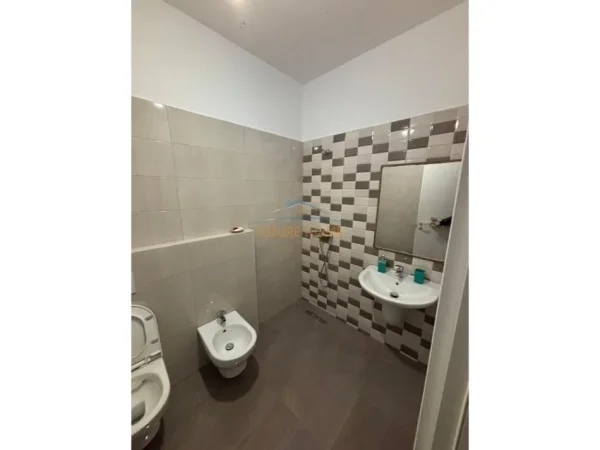 Tirane, jepet me qera apartament 2+1+2 Kati 1, 112 m² 700 € (DON BOSKO)