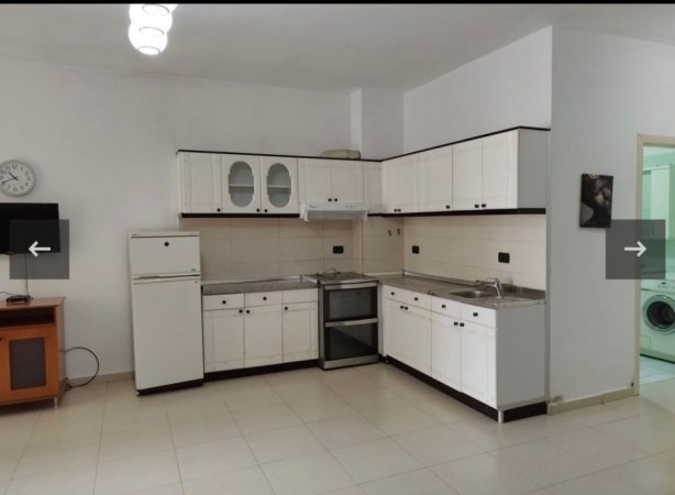 Jepet me Qira Apartament 1+1 i Konvertuar në 2+1 ne Yzberisht (pranë Bar Unik),  400 €uro