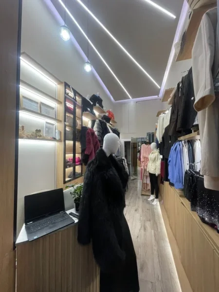 Tirane, jepet me qera dyqan Kati 0, 30 m² 1.000 € (Astir)