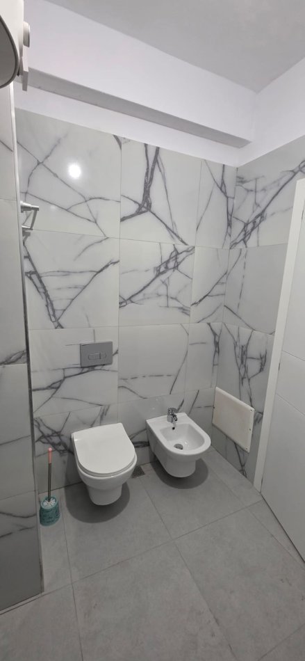 Tirane, jap me qera 1+1+Ballkon , 70 m² 450 € (Astir (teodor keko))