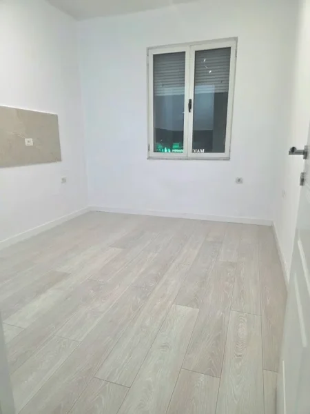 Tirane, jepet me qera apartament 3+1 Kati 2, 115 m² 800 € 